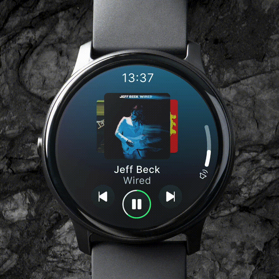 smartwacth-video-on-mockup-music-app